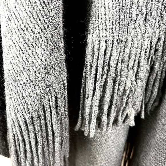 Gentle Fawn Philippa Grey Fringe Knit Poncho - Picture 4 of 11